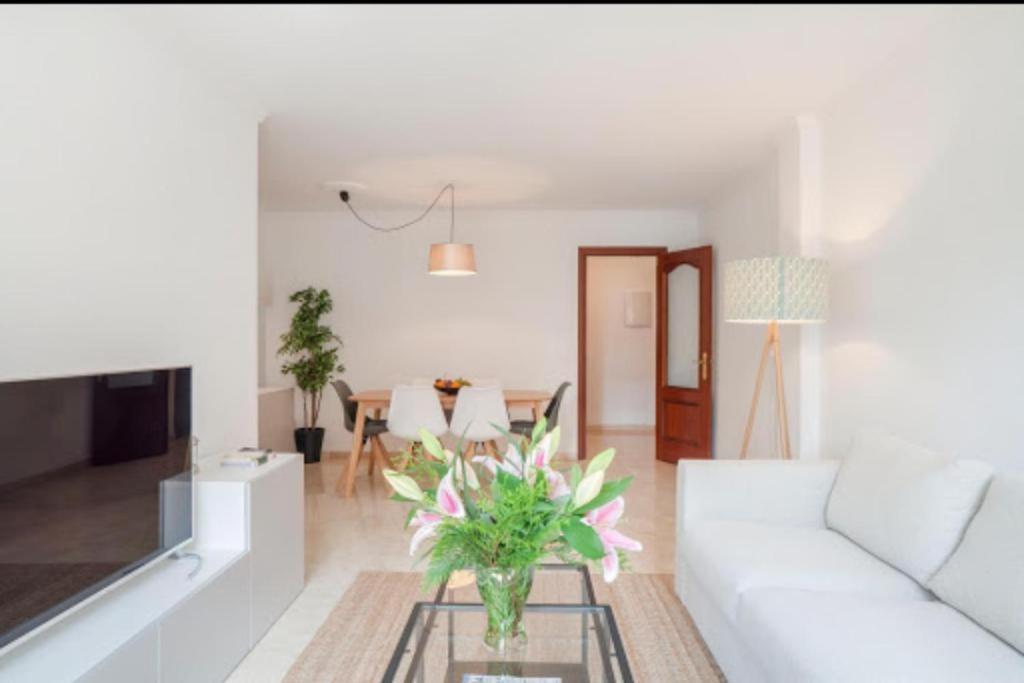Family Scandinavia City Center & Near The Beach มาลากา ภายนอก รูปภาพ